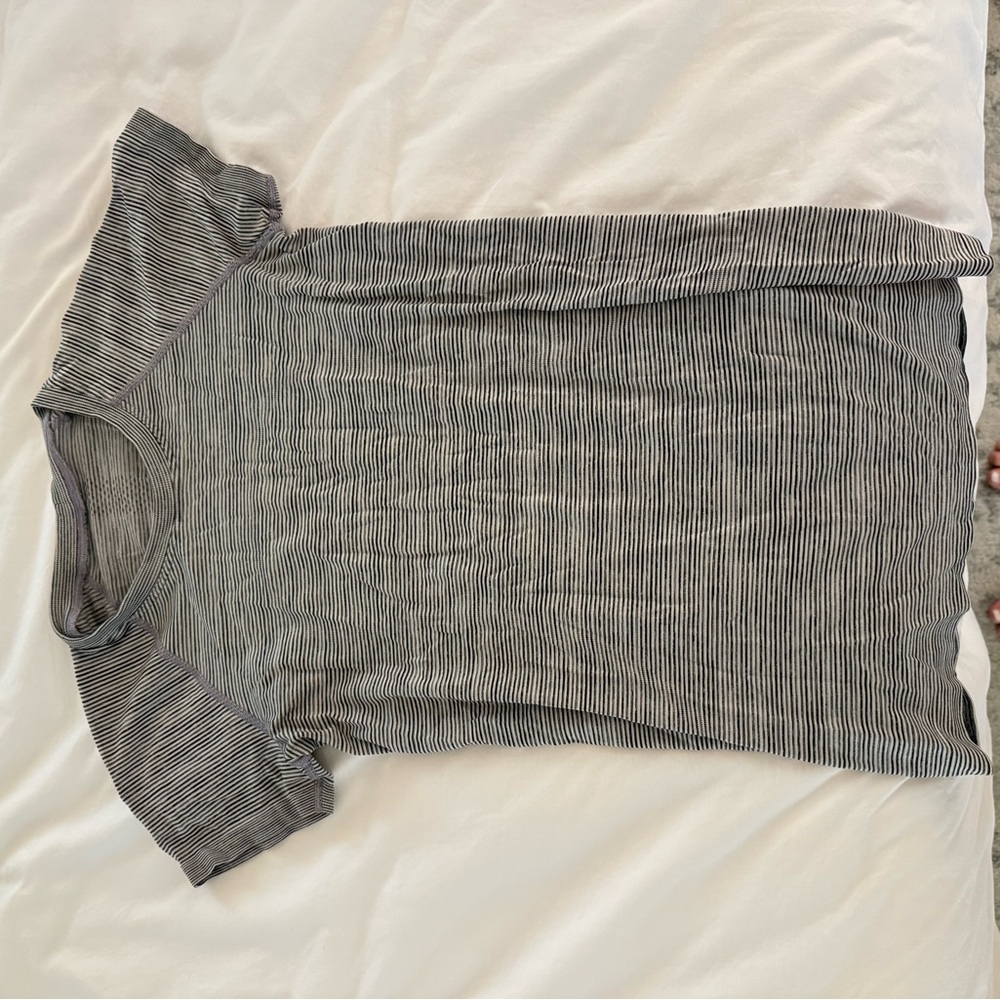 Lululemon Swiftly Tech Short Sleeve 2.0 - Picture 2 of 2
